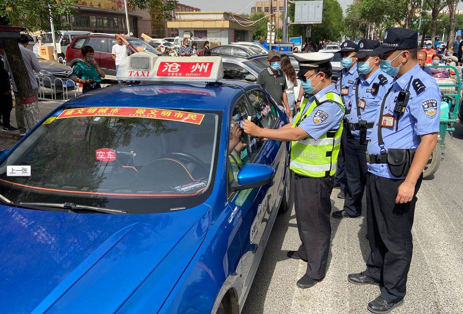 关于篮球赛场爆发观众冲突，保安紧急出动化解的信息