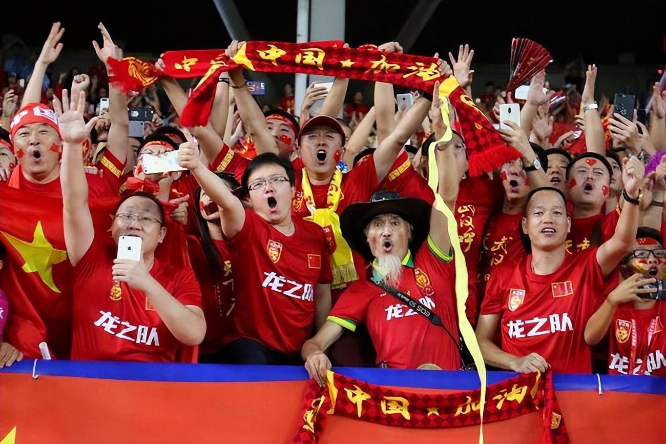 关于国内足球队在国际比赛中频临困境，表现令人担忧的信息