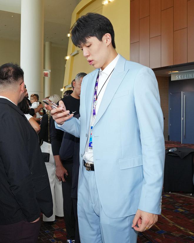 九游体育-霍楠：会发牌&amp;三分中锋极具价值，预测杨瀚森27或30签被选中的简单介绍