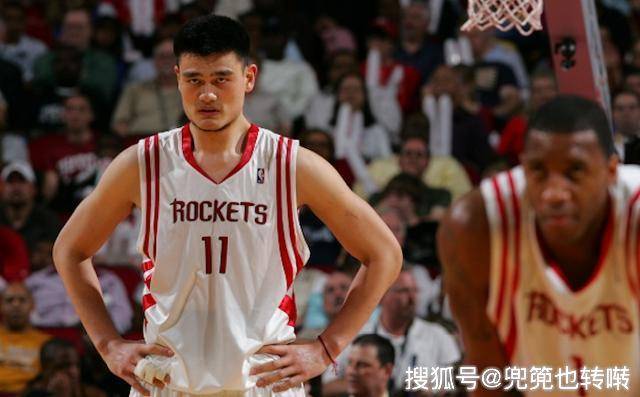 身穿便服的张伯伦，让尤因和鲨鱼看着这么小只(约翰张伯伦)