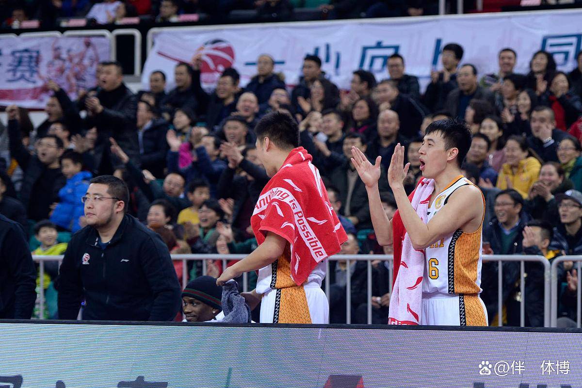 九游体育-广厦主场大捷，球员士气高昂备战冠军(ufc各级别女子冠军)